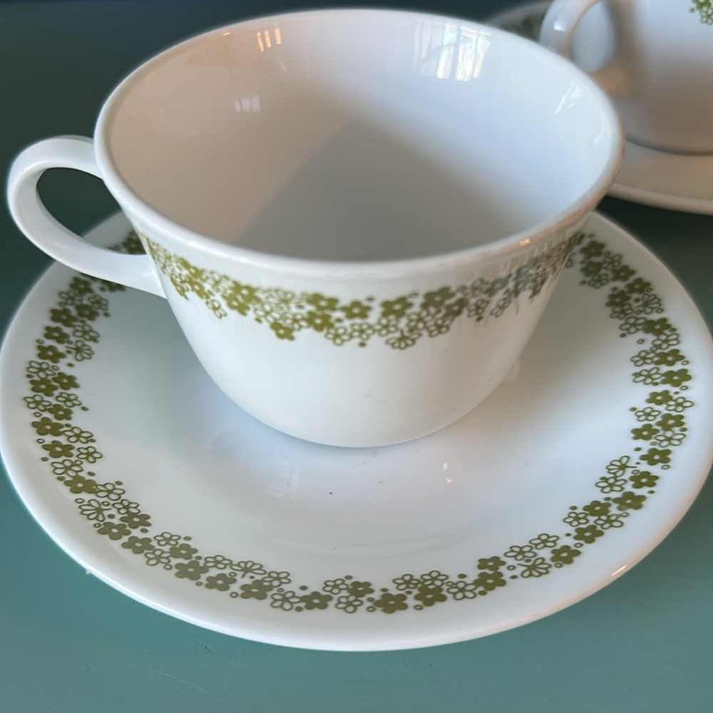 1 Corelle  Spring Blossom Lazy Daisy Green Floral Teacup and Saucer